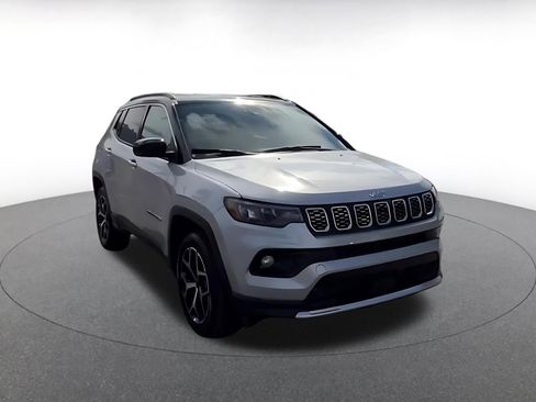 Used 2025 Jeep Compass Limited image 3