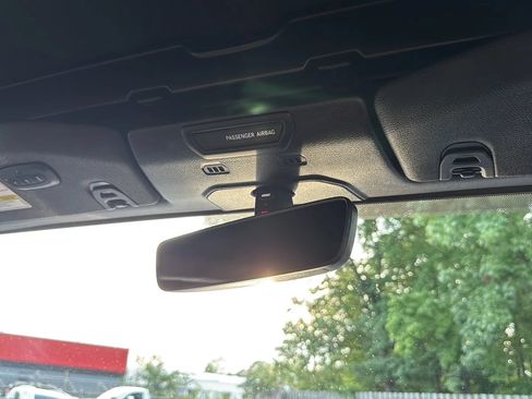 Used 2018 Jeep Wrangler Unlimited Sahara AWD/4WD image 31