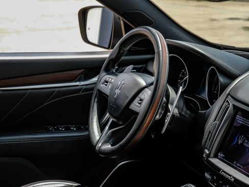 Used 2019 Maserati Levante S GranLusso image 18