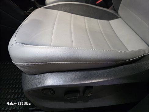 Used 2023 Volkswagen Taos SE w/ Black Wheel Package image 19