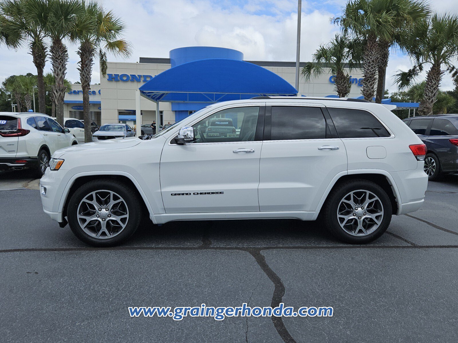 Used 2020 Jeep Grand Cherokee Overland AWD/4WD image 2