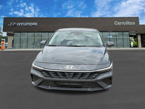 New 2026 Hyundai Elantra SE FWD image 2