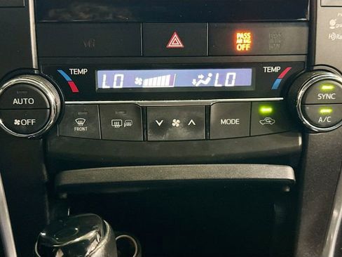 Used 2015 Toyota Camry XLE image 16