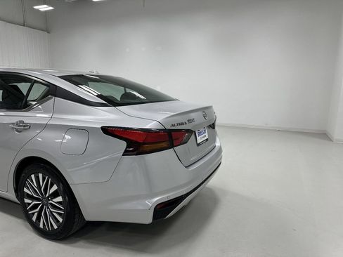 Used 2024 Nissan Altima 2.5 SV image 14
