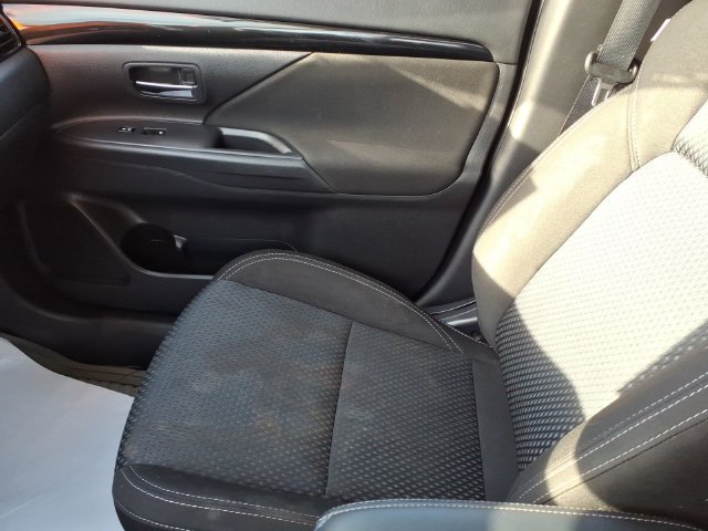 Used 2019 Mitsubishi Outlander ES FWD image 16