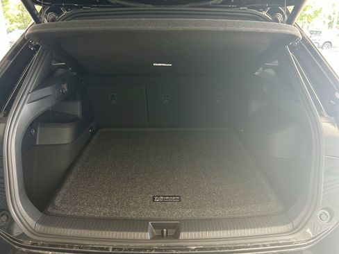 New 2026 Volkswagen Tiguan SEL R-Line AWD/4WD image 41