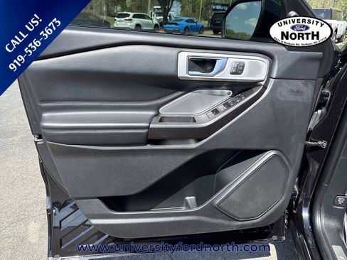 Used 2020 Ford Explorer Platinum w/ Premium Technology Package image 11