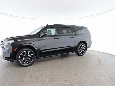 Used 2022 Chevrolet Suburban RST w/ Luxury Package image 3