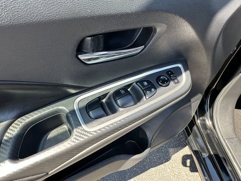 Used 2024 Nissan Versa SR FWD image 21