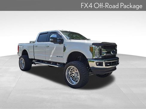 Used 2019 Ford F250 XLT w/ XLT Premium Package AWD/4WD image 10