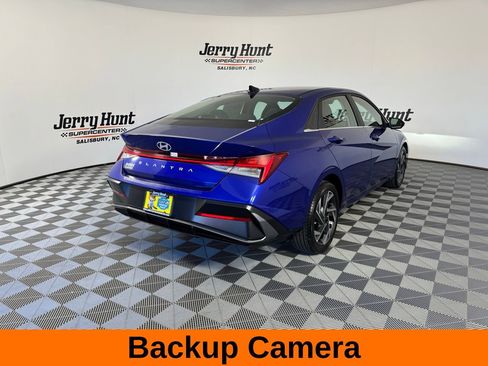 Used 2024 Hyundai Elantra SEL w/ Convenience Package image 8