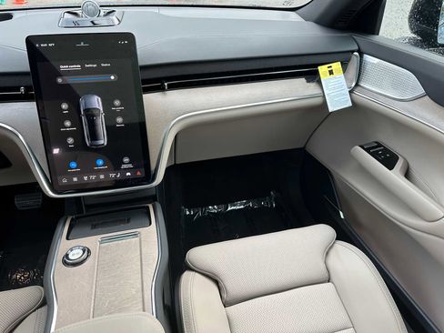 New 2025 Volvo EX90 Ultra w/ Protection Package Premier image 19