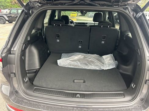 New 2025 Jeep Grand Cherokee Laredo w/ Luxury Tech Group I image 28