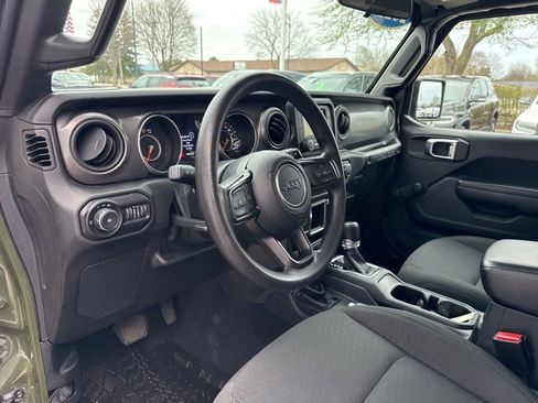 Used 2021 Jeep Wrangler Unlimited Sport AWD/4WD image 14