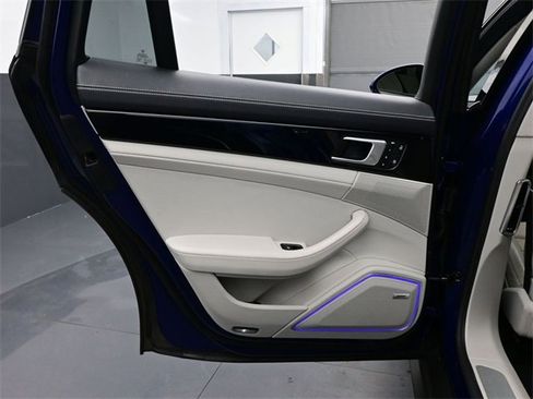 Used 2023 Porsche Panamera 4S w/ Premium Package image 13