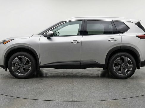 Used 2025 Nissan Rogue SV image 5