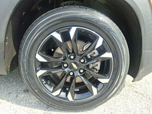 Used 2023 Chevrolet TrailBlazer LT w/ Convenience Package FWD image 8