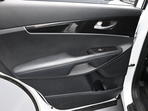 Used 2019 Kia Sorento LX FWD image 11