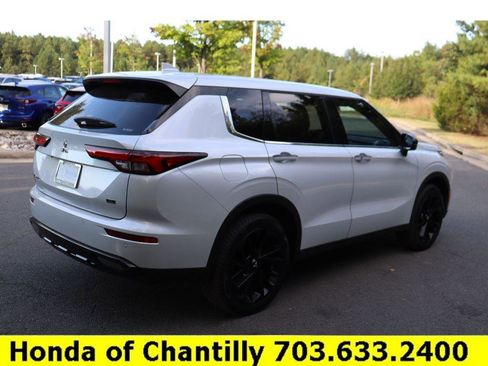 Used 2024 Mitsubishi Outlander SE Black Edition image 7