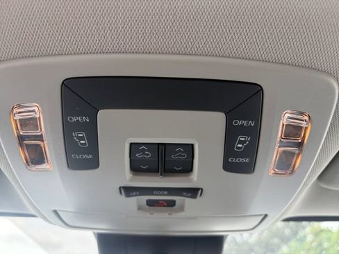 Used 2025 Toyota Sienna LE w/ LE Plus Package AWD/4WD image 28