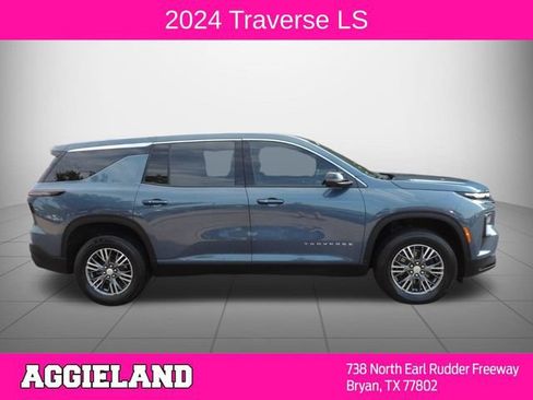 Used 2024 Chevrolet Traverse LS w/ LPO, Floor Liner Package FWD image 2