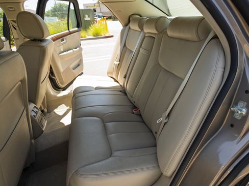 Used 2006 Cadillac DTS w/ Sun And Sound Package FWD image 21