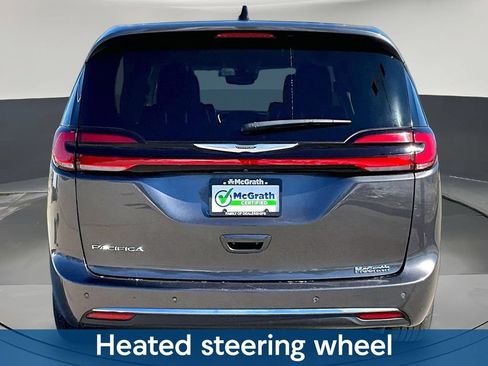 Used 2023 Chrysler Pacifica Touring-L FWD image 7