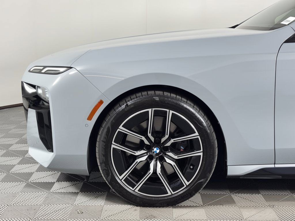 Used 2023 BMW 760i xDrive AWD/4WD image 13
