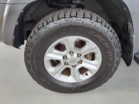 Used 2018 Toyota 4Runner SR5 AWD/4WD image 30