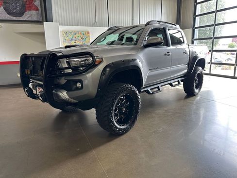 Used 2019 Toyota Tacoma TRD Sport image 50