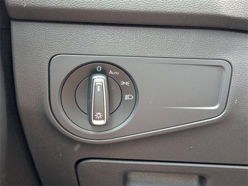 Certified 2024 Volkswagen Tiguan SE R-Line image 29