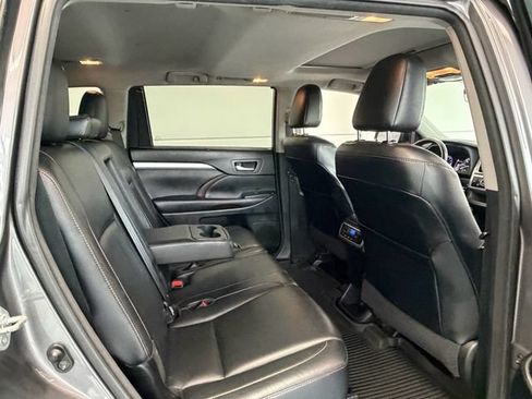 Used 2017 Toyota Highlander XLE w/ Protection Package #3 AWD/4WD image 12