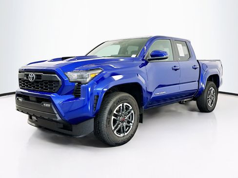 Used 2024 Toyota Tacoma TRD Sport w/ TRD Sport Upgrade Package image 3