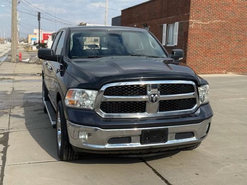 Used 2018 RAM 1500 Classic SLT w/ Luxury Group image 3