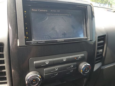 Used 2013 Nissan Titan SV w/ SV Value Truck Pkg RWD image 17