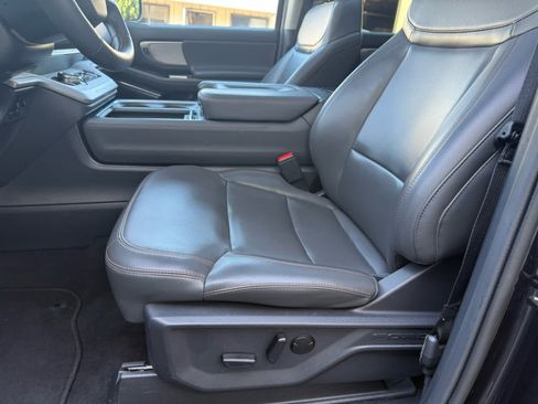 Certified 2025 Ford Expedition Active AWD/4WD image 4
