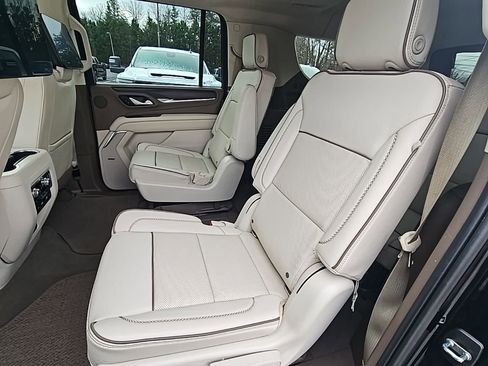 Used 2022 GMC Yukon XL Denali w/ Denali Ultimate Package AWD/4WD image 17