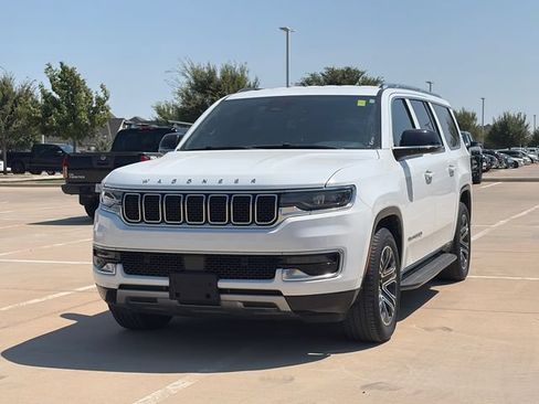 Used 2024 Jeep Wagoneer L Series II w/ Flexible Seating Group AWD/4WD image 3