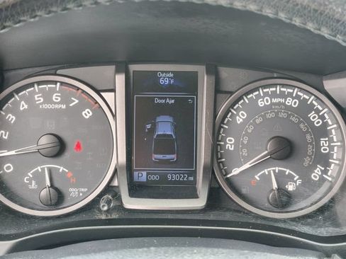 Used 2019 Toyota Tacoma TRD Off-Road AWD/4WD image 15