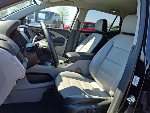 Used 2024 GMC Terrain SLT FWD image 15
