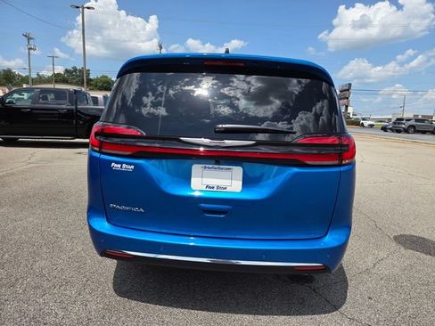 Used 2026 Chrysler Pacifica Select FWD image 12
