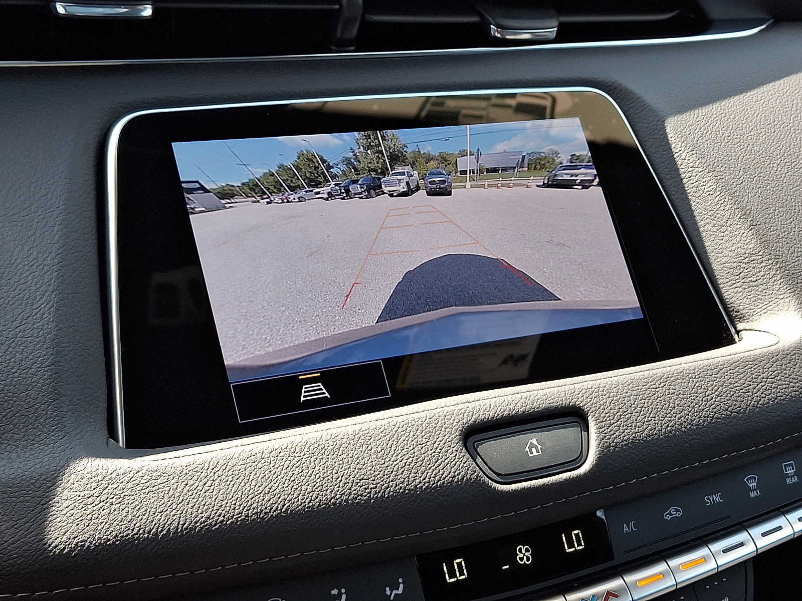 Certified 2023 Cadillac XT4 Premium Luxury AWD/4WD image 32