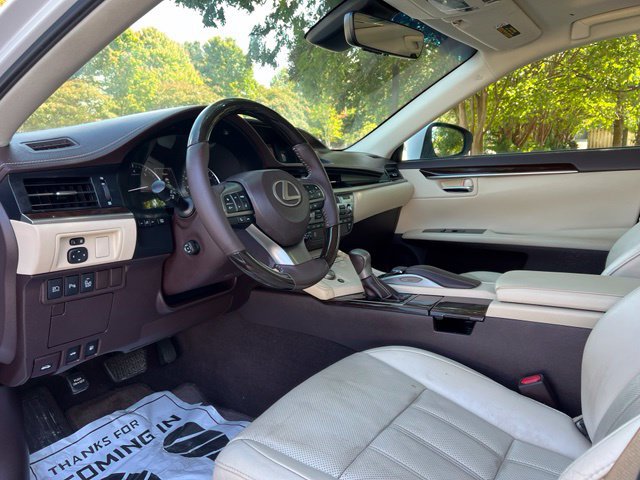 Used 2016 Lexus ES 350 w/ Luxury Package w/Wood Trim FWD image 10