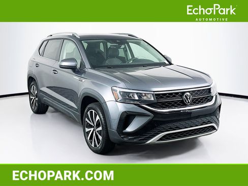 Used 2023 Volkswagen Taos SE image 1