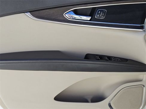 Used 2018 Lincoln MKX Reserve w/ Lincoln MKX Climate Package image 22