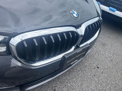Used 2021 BMW 530e xDrive w/ Premium Package AWD/4WD image 3