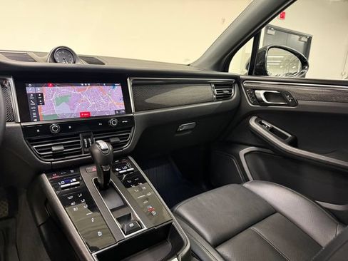 Certified 2023 Porsche Macan S AWD/4WD image 24