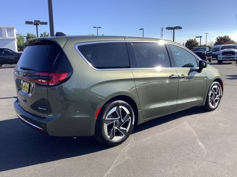 New 2027 Chrysler Pacifica Limited w/ Family Tech Group FWD image 33