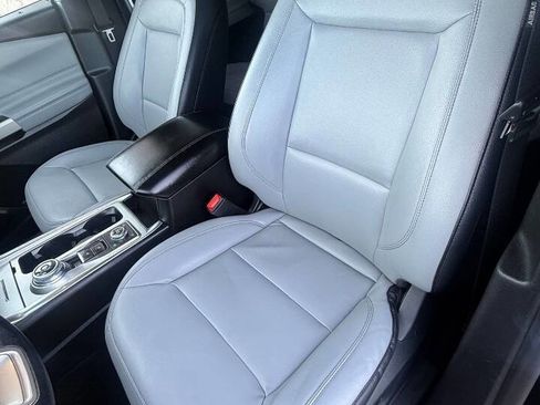 Used 2021 Ford Explorer XLT w/ Equipment Group 202A AWD/4WD image 7
