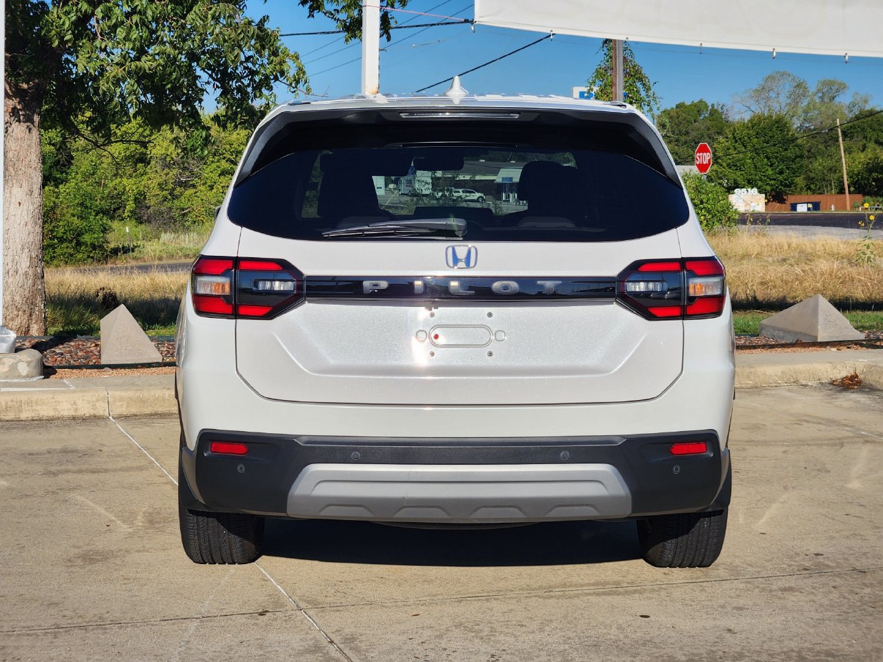 Used 2025 Honda Pilot EX-L image 6